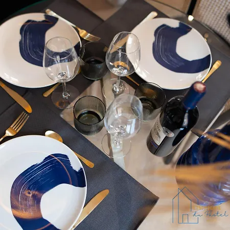 Apartment Au Xv Sainte Cecile T2 Art Deco *