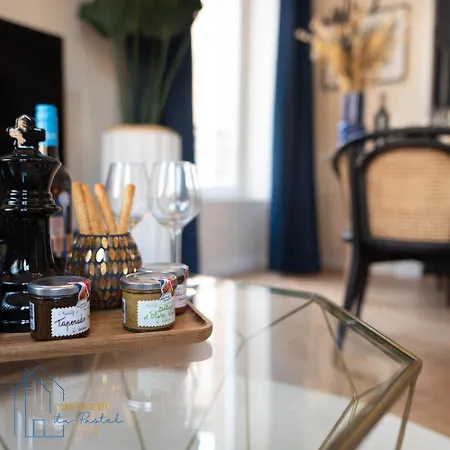 Apartment Au Xv Sainte Cecile T2 Art Deco *